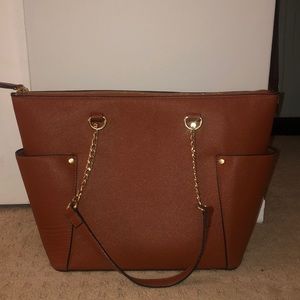 Dark chestnut purse
